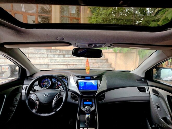 Hyundai Elantra-14