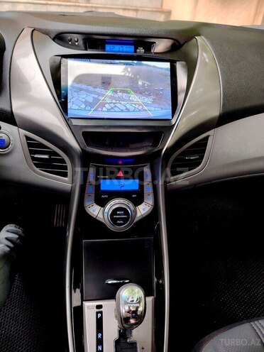 Hyundai Elantra-15