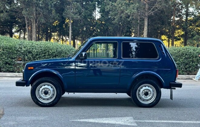 LADA (VAZ) Niva-8