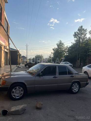 Mercedes 190-10