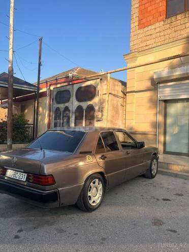 Mercedes 190-9