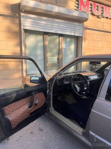 Mercedes 190-4