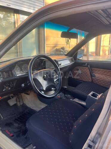 Mercedes 190-5