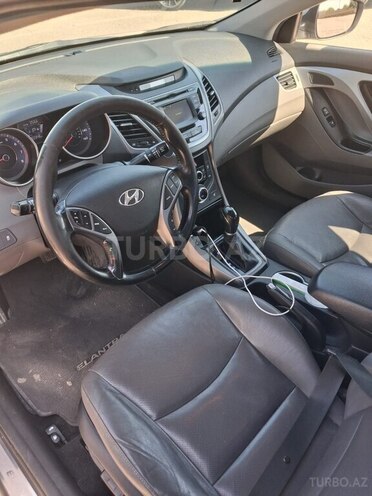Hyundai Elantra-8