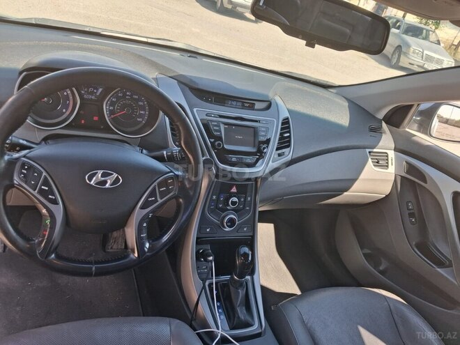 Hyundai Elantra-6