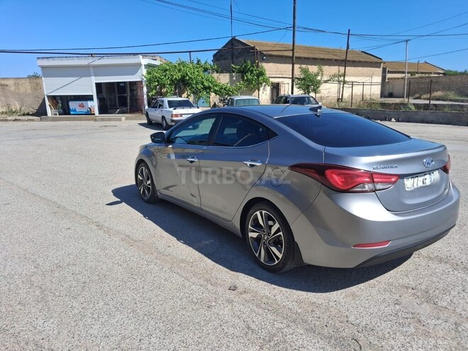 Hyundai Elantra-4