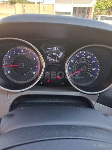 Hyundai Elantra-7