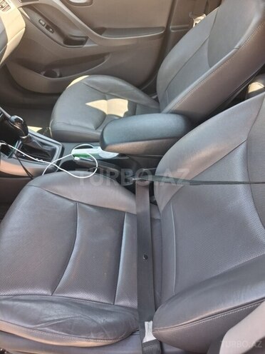 Hyundai Elantra-9