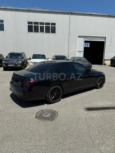 Mercedes E 300 4MATIC-3