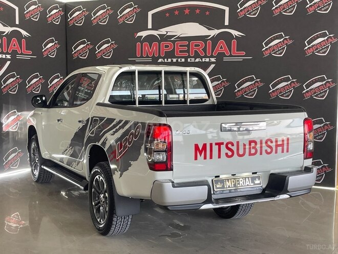 Mitsubishi L200-4