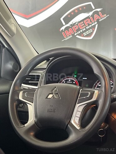 Mitsubishi L200-12