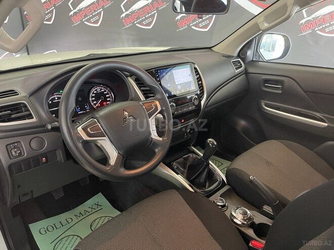 Mitsubishi L200-8