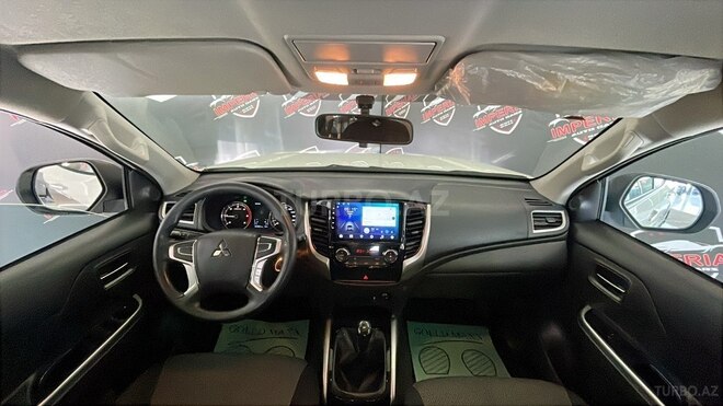 Mitsubishi L200-13