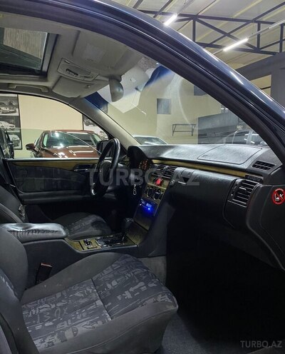 Mercedes E 240-7