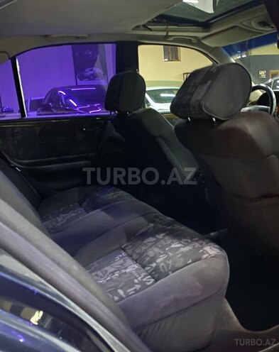 Mercedes E 240-8