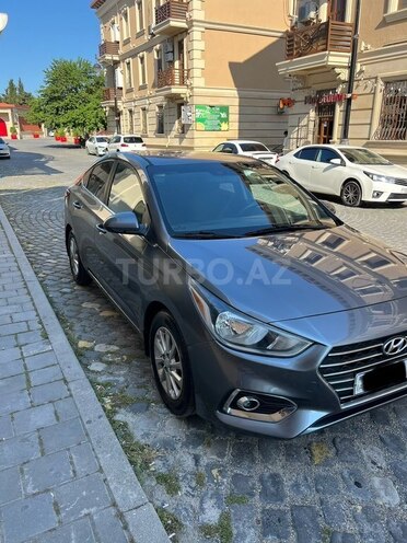 Hyundai Accent-2