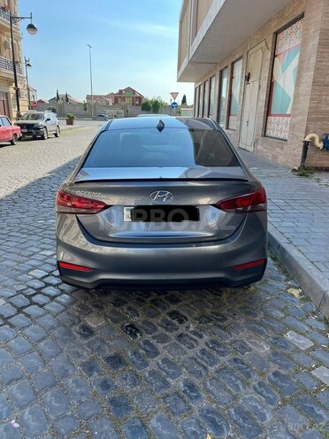 Hyundai Accent-5