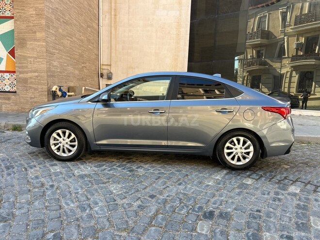Hyundai Accent-4