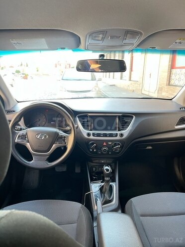 Hyundai Accent-6