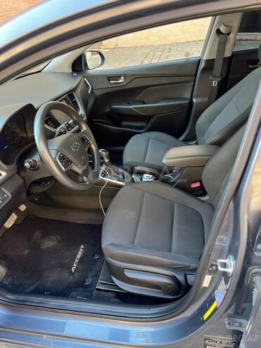 Hyundai Accent-7