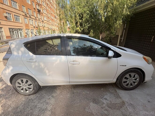 Toyota Prius C-5