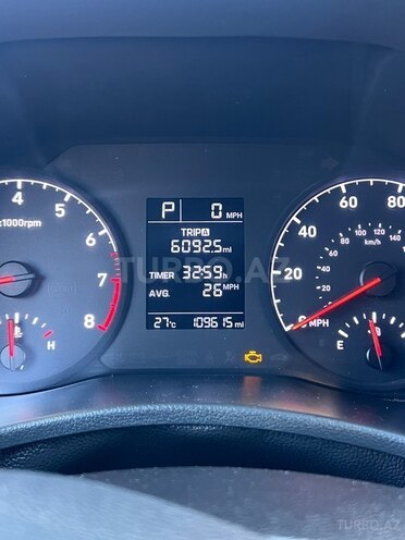 Hyundai Accent-17