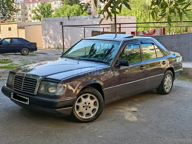 Mercedes 220 E-1