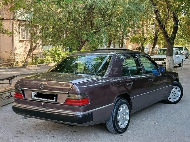 Mercedes 220 E-2