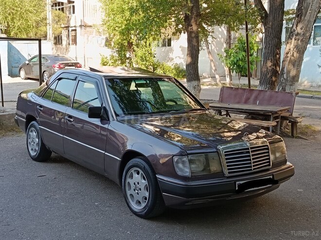 Mercedes 220 E-5