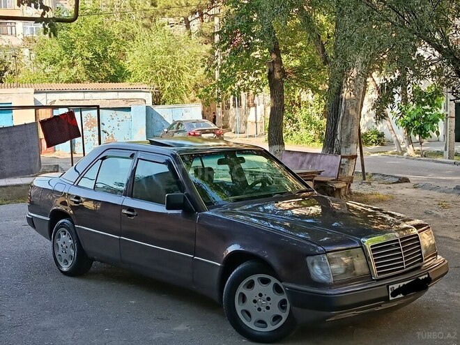 Mercedes 220 E-11