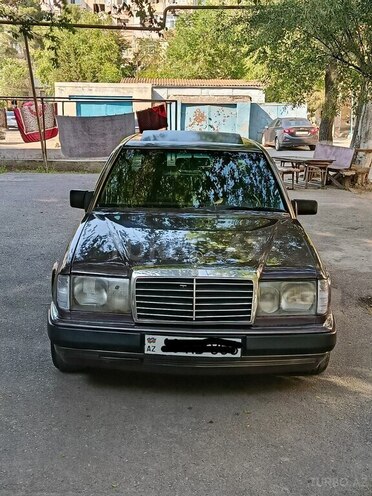 Mercedes 220 E-12