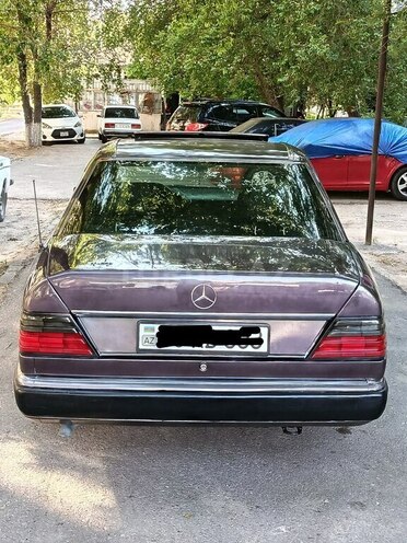 Mercedes 220 E-13