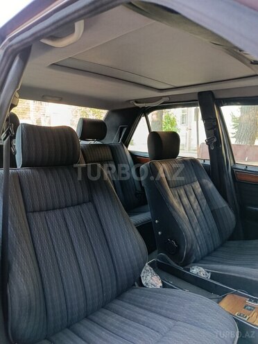 Mercedes 220 E-18