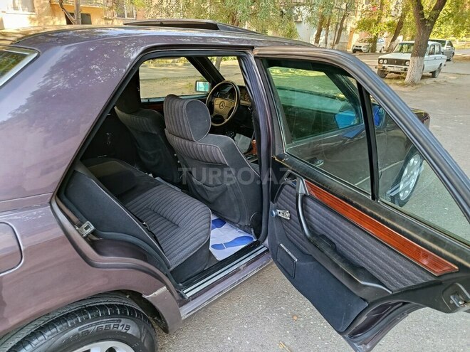 Mercedes 220 E-20