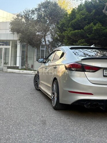 Hyundai Elantra-2