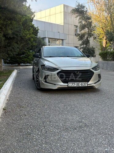 Hyundai Elantra-1