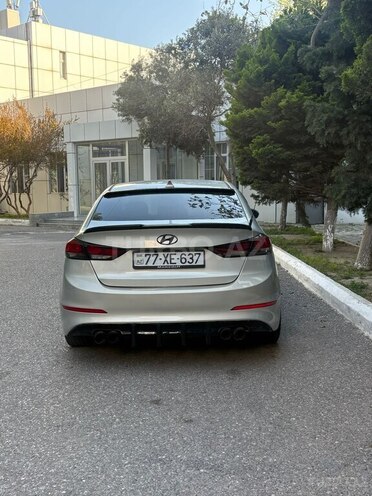 Hyundai Elantra-3