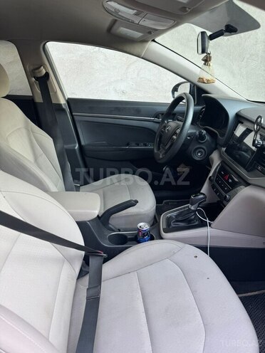 Hyundai Elantra-4
