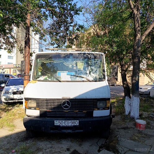 Mercedes 609 D-1