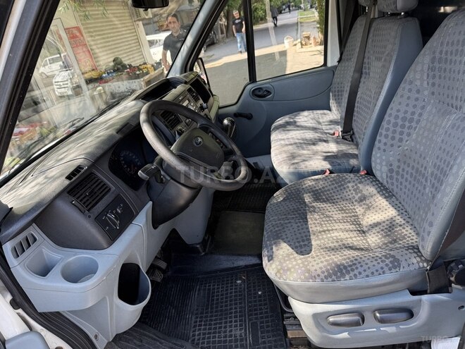 Ford Transit-5
