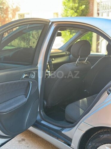 Mercedes C 200-11