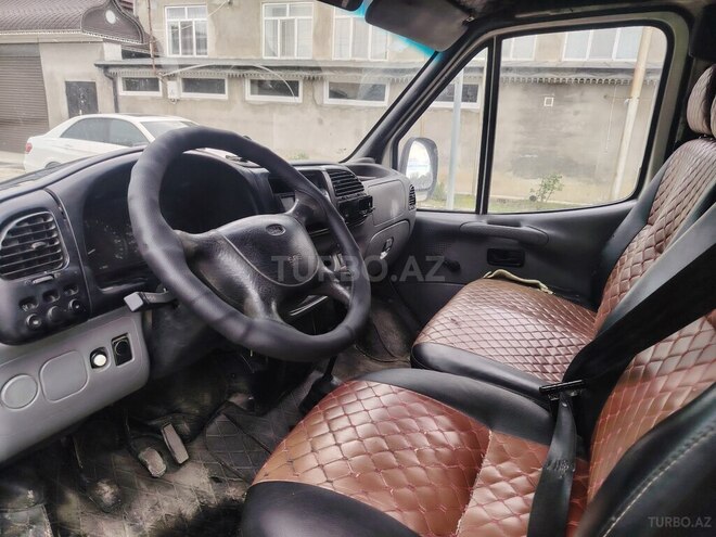 Ford Transit-8