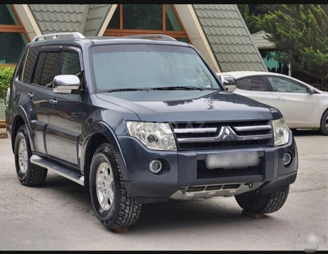 Mitsubishi Pajero-1