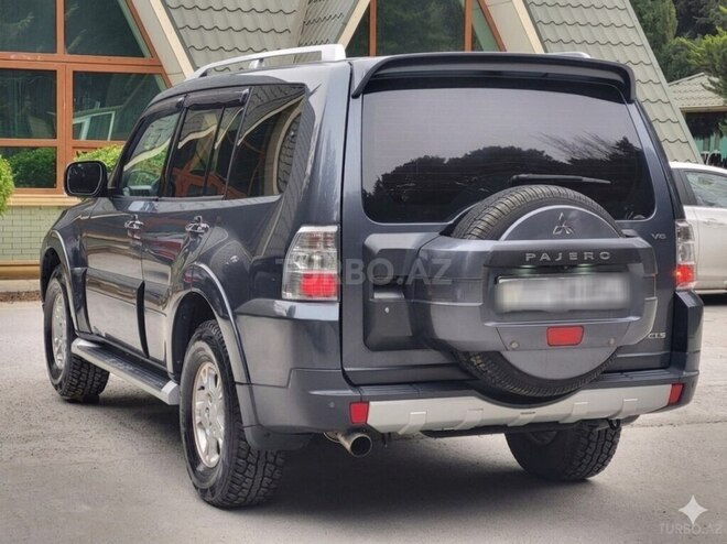 Mitsubishi Pajero-4