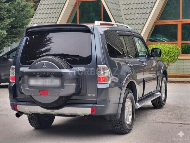 Mitsubishi Pajero-5