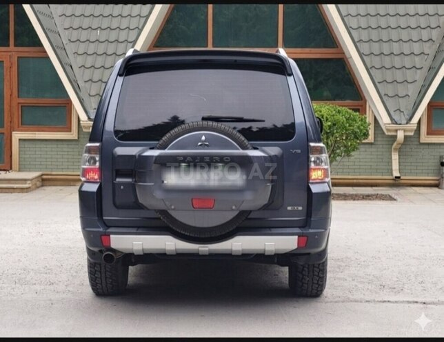 Mitsubishi Pajero-3
