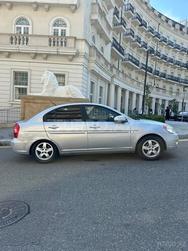 Hyundai Accent-2