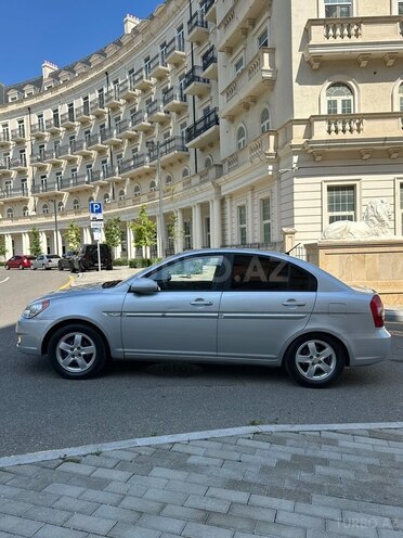 Hyundai Accent-4
