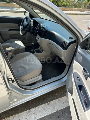 Hyundai Accent-11