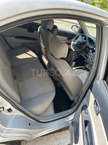 Hyundai Accent-12